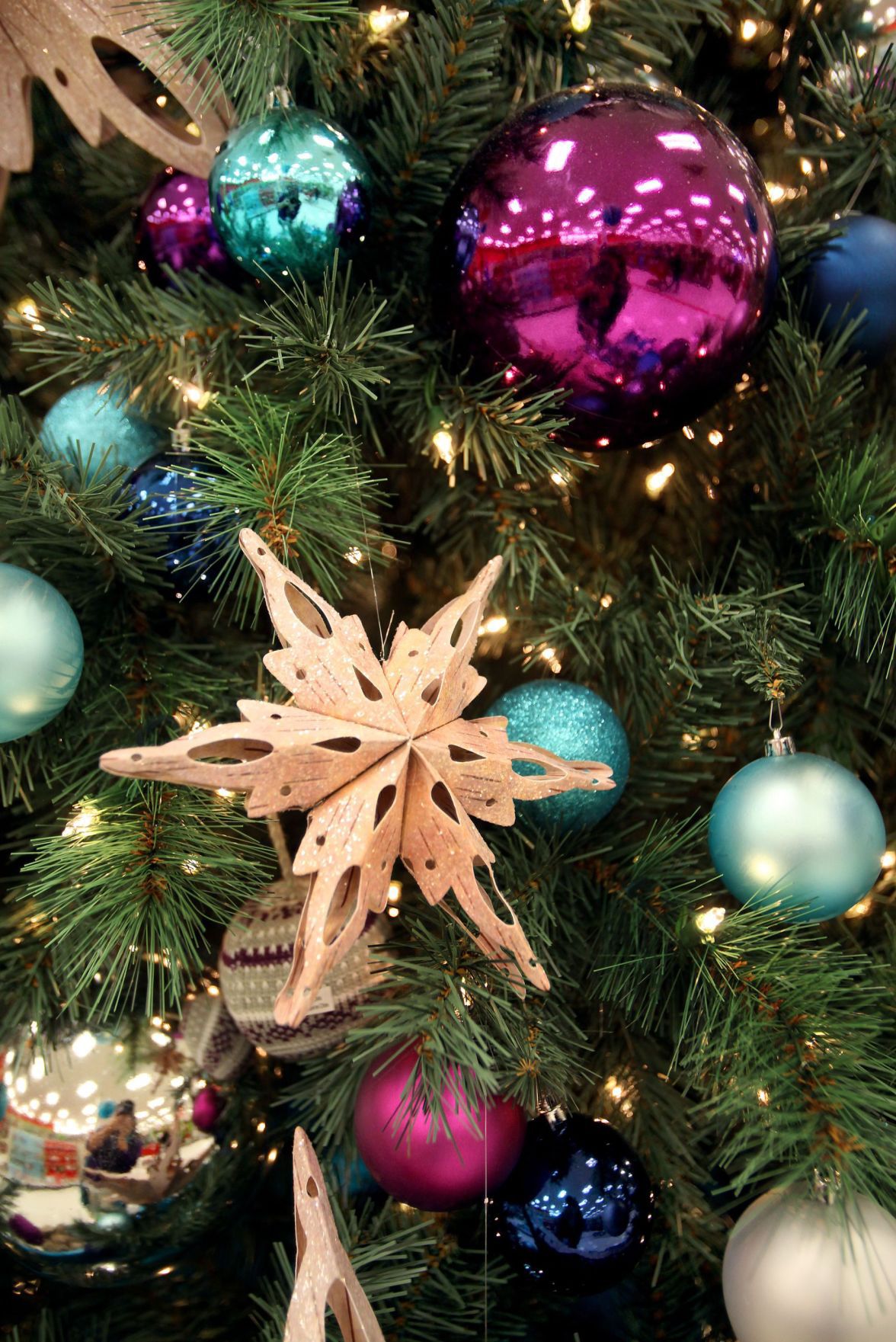 Holiday market crafts